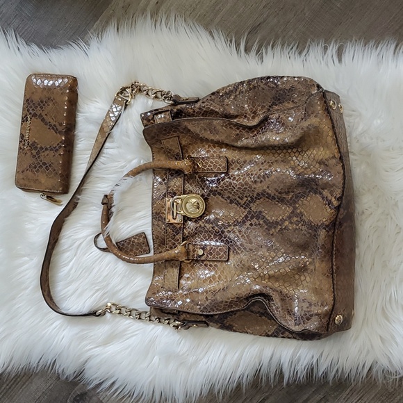 Michael purse, wallet and dust bag - Picture 1 of 14